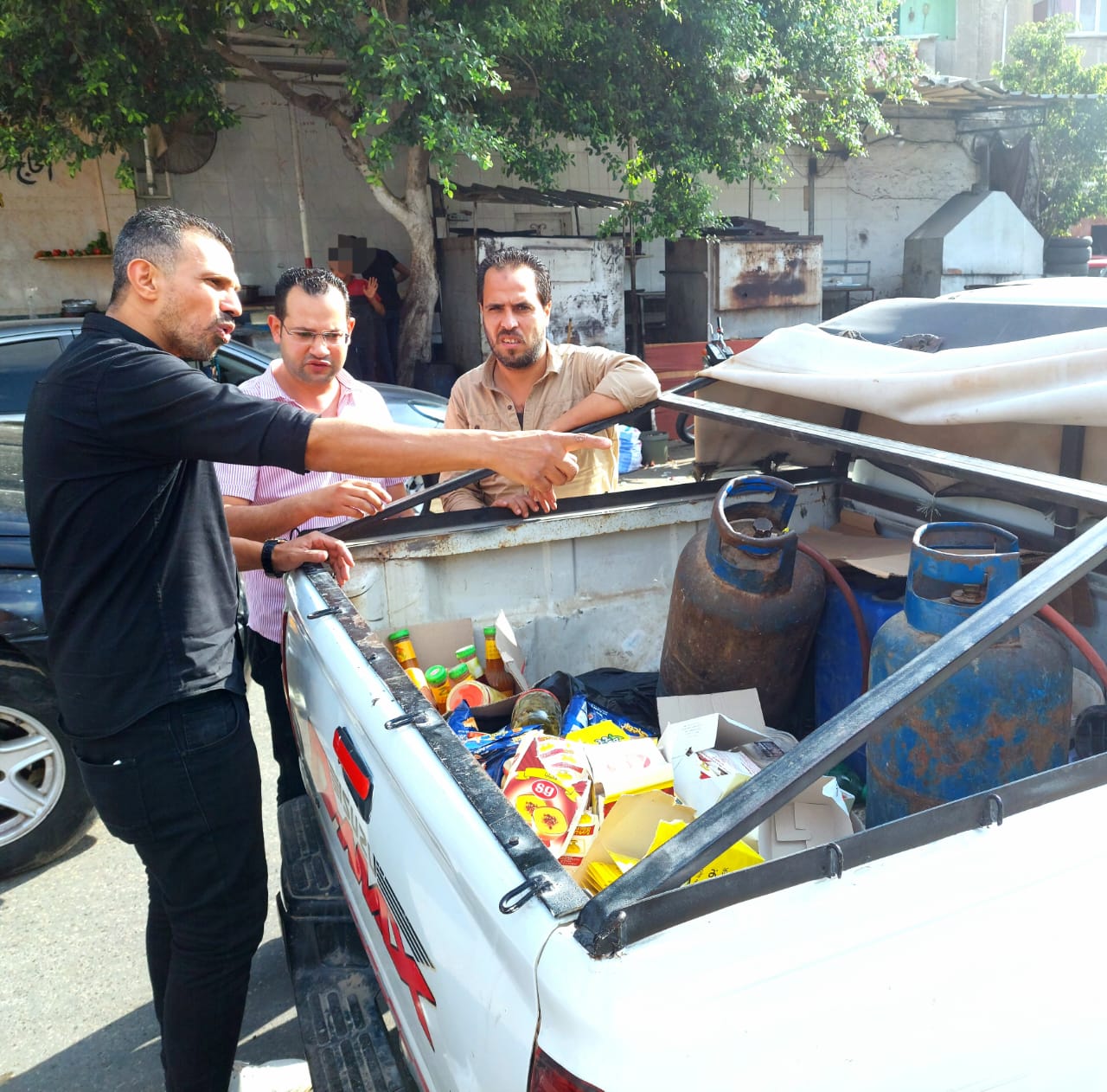 ضبط 500 علبة مواد غذائية منتهية الصلاحية بدمنهور