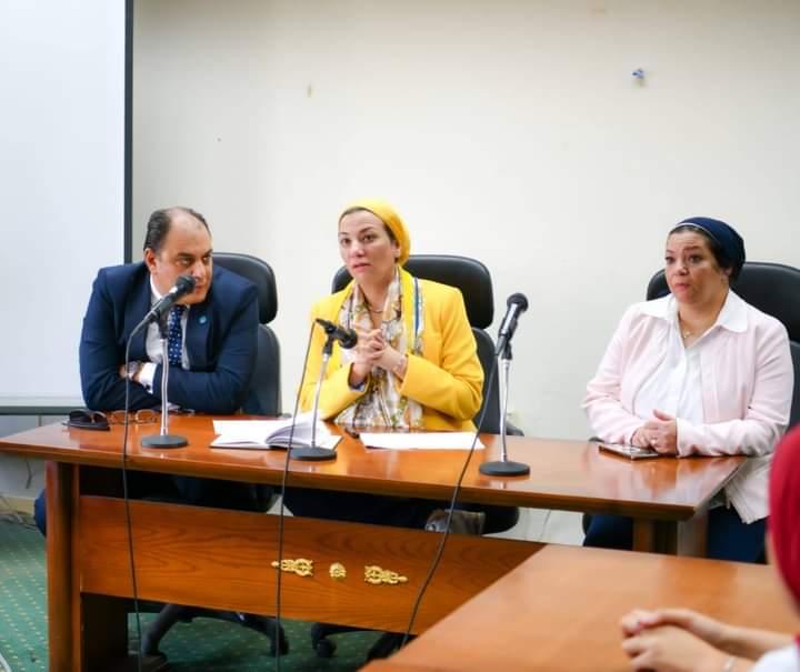 وزيرة البيئة فاجأت فرع الإسكندرية وتؤكد : ملف إدارة المخلفات على رأس أولويات الحكومة