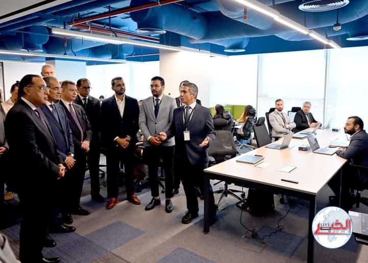 رئيس الوزراء يزور عدداً من الشركات العالمية في مجال صناعة التعهيد بالقرية الذكية