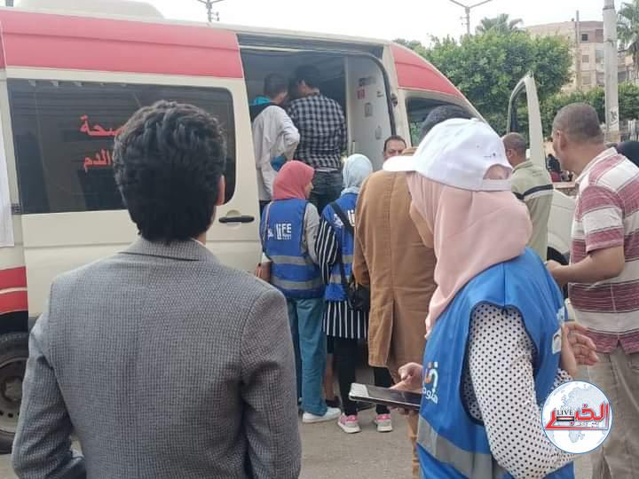 المصريون بالمحافظات يتسابقون للتبرع بالدم.. للأشقاء الفلسطينين 