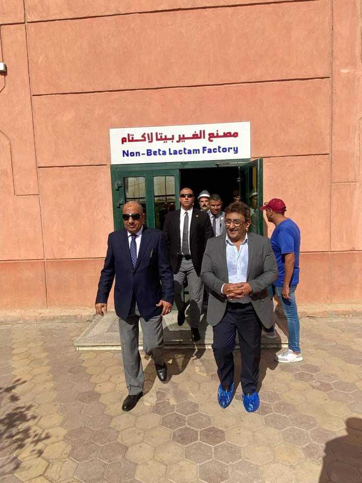 وزير قطاع الأعمال يفاجئ مصانع شركة مصر للمستحضرات الطبية