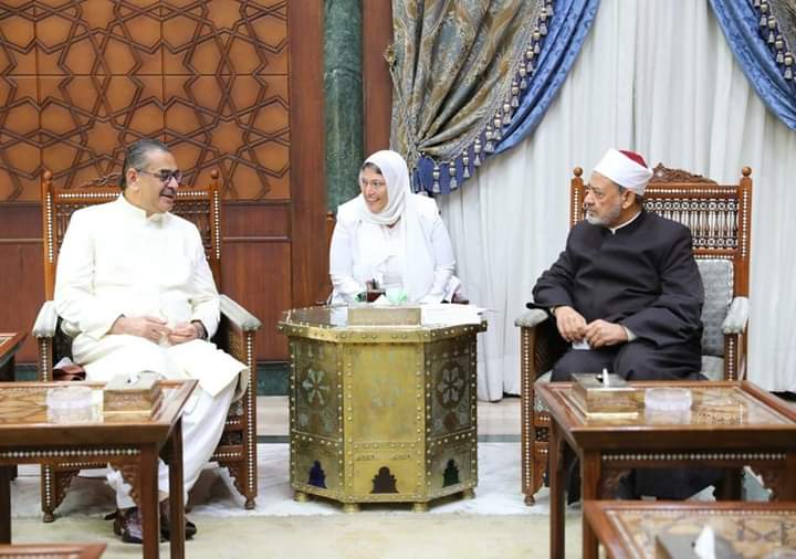 الإمام الأكبر لوزير الشؤون الديني الباكستاني: نعتزُّ بعلاقة الأزهر التاريخية مع إسلام باد