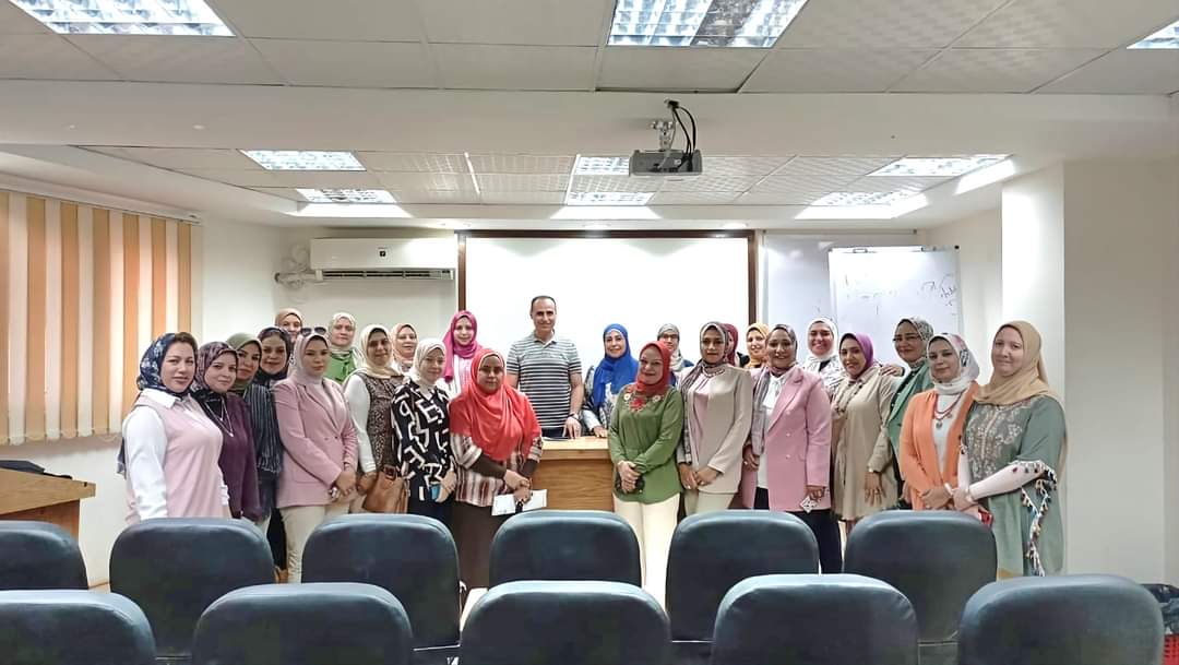 جميعة يجتمع بالدفعة الأولى من المقبولات ببرنامج المرأة تقود بالمحافظات 