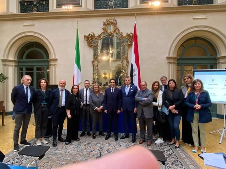 لقاء موسع لوزير السياحة والآثار مع أهم الصحف ووكالات الأنباء والقنوات التليفزيونية