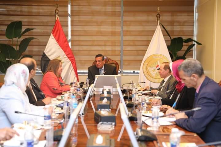 وزير التنمية المحلية يلتقى الرئيس التنفيذى لصندوق الإسكان الإجتماعى