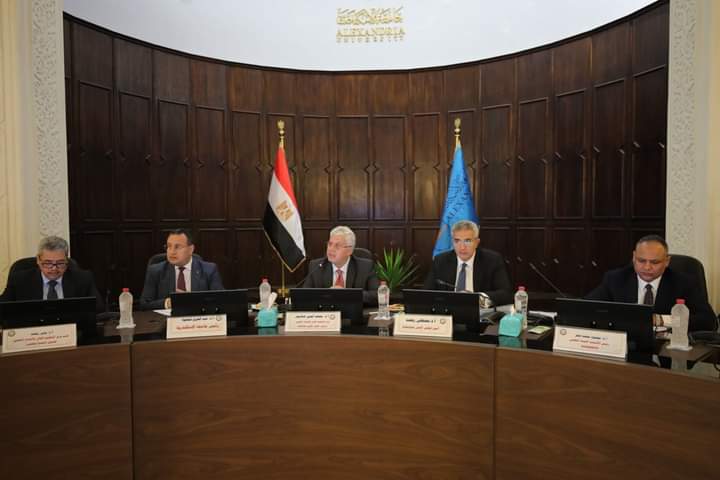 وزير التعليم العالى يرأس اجتماع المجلس الأعلى للجامعات بالإسكندرية