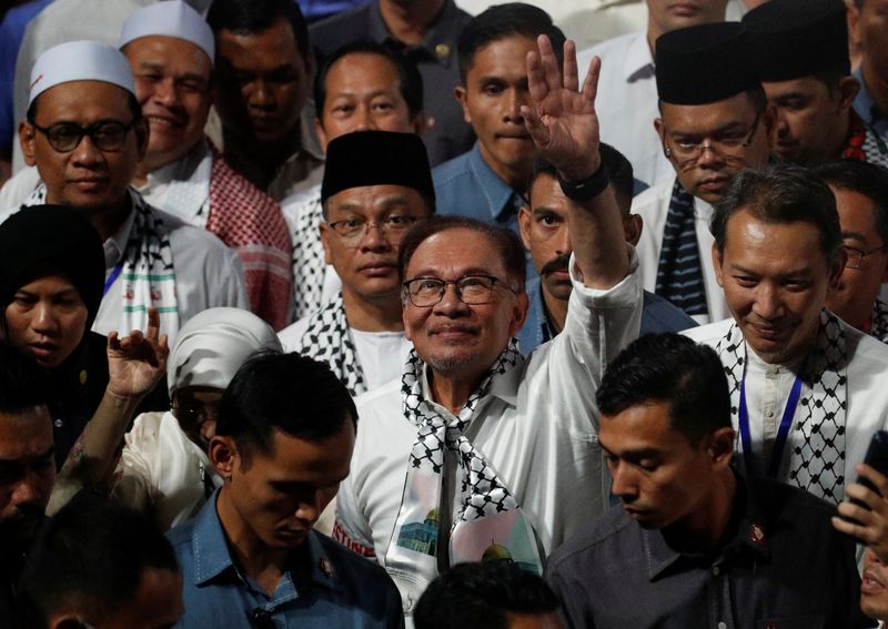 رئيس الوزراء الماليزي: نحن مع فلسطين .. أمس واليوم وغداً