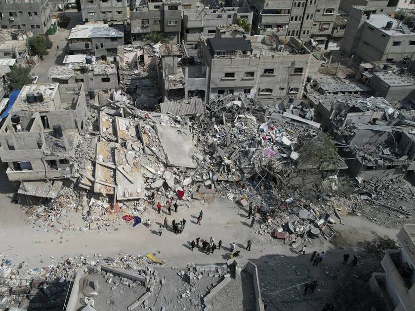 عشرات الشهداء الفلسطينيين .. في غارات إسرائيلية على رفح وخان يونس