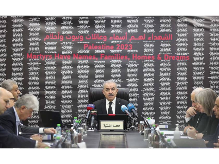 رئيس الوزراء الفلسطيني .. يطالب بوقف العدوان وفتح ممرات إنسانية