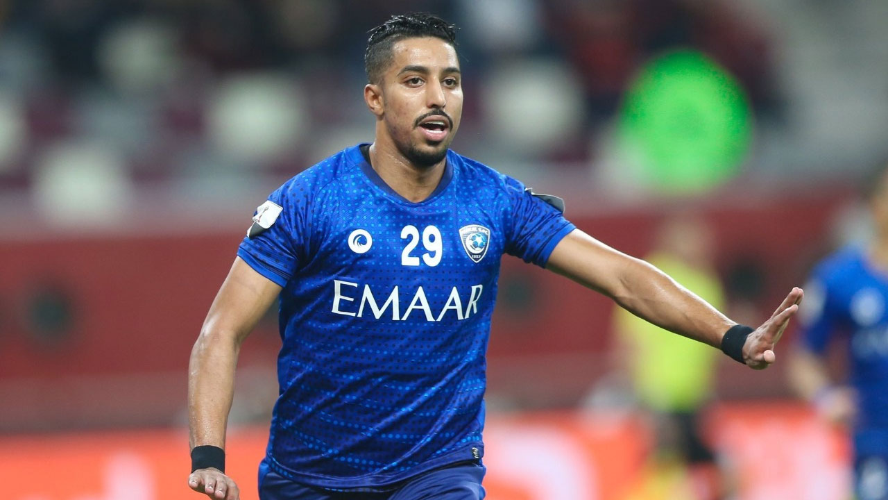الدوسرى لاعب الهلال السعودى : فخور بجائزة أحسن لاعب فى آسيا