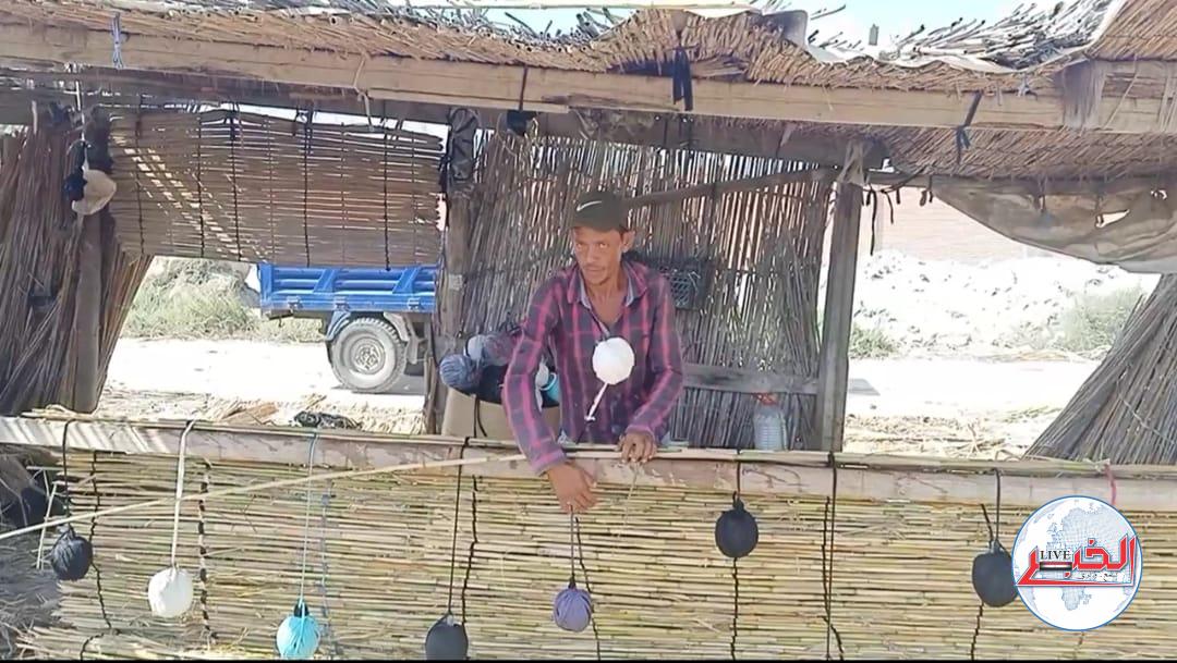 حصيرة البوص «سقف الغلابة» .. والغاب «مأوى الديابة»
