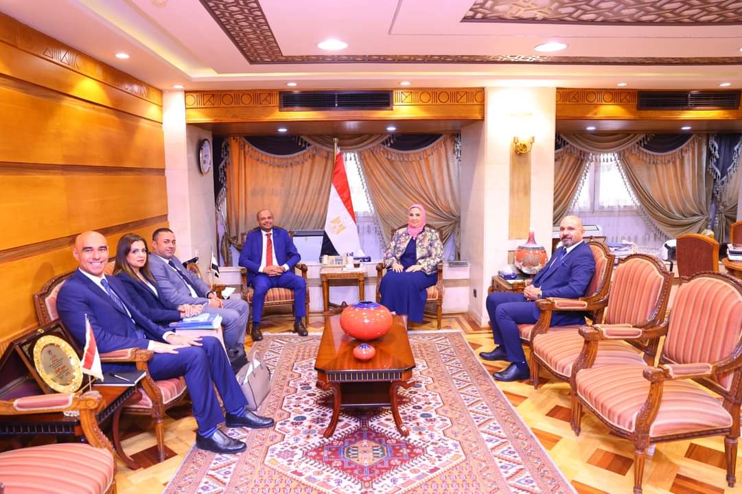 وزيرة التضامن تبحث مع رئيس البورصة التعاون فى فرص الاستثمار المجتمعى - الخبر لايف