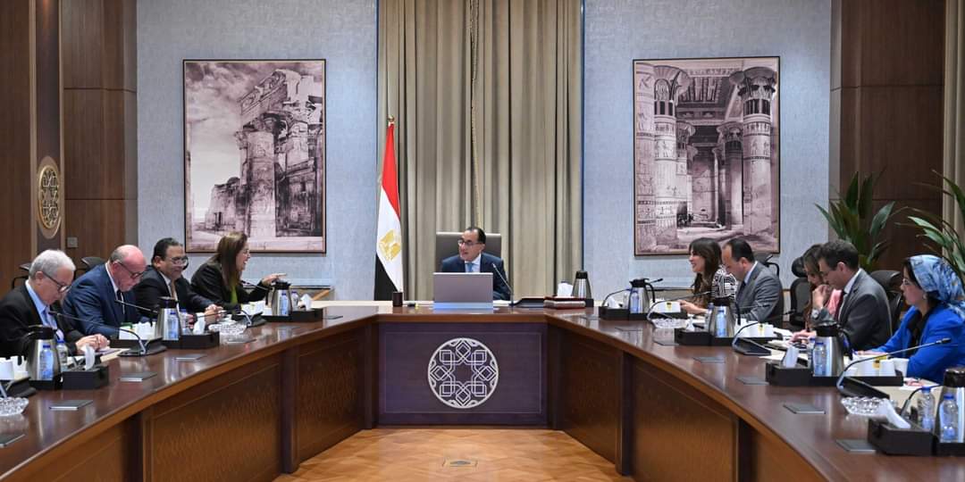 رئيس الوزراء يؤكد الإهتمام بتطوير وإعادة هيكلة بنك الإستثمار القومى