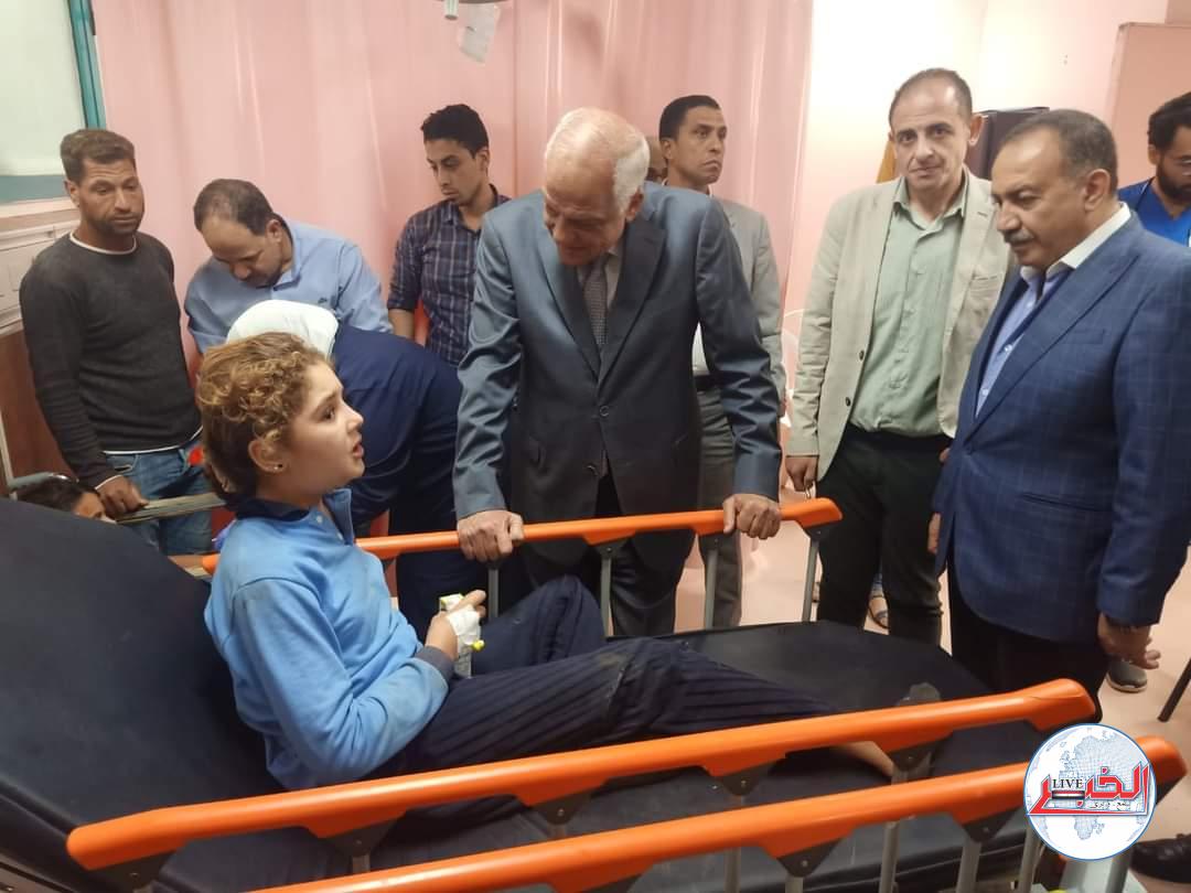 محافظ الجيزة يطمئن على الحالة الصحية لمصابى حادث طريق "أبوغالب" ويوجه بصرف إعانه عاجلة