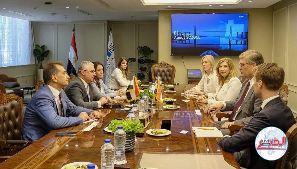 رئيس المنطقة الاقتصادية لقناة_السويس يبحث مع سفير هولندا التعاون فى مشروعات الطاقة المتجددة
