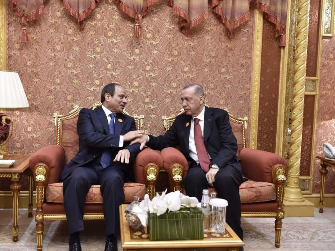الرئيس ونظيره التركى يؤكدان ضرورة الوقف الفورى للعمليات العسكرية فى قطاع غزة