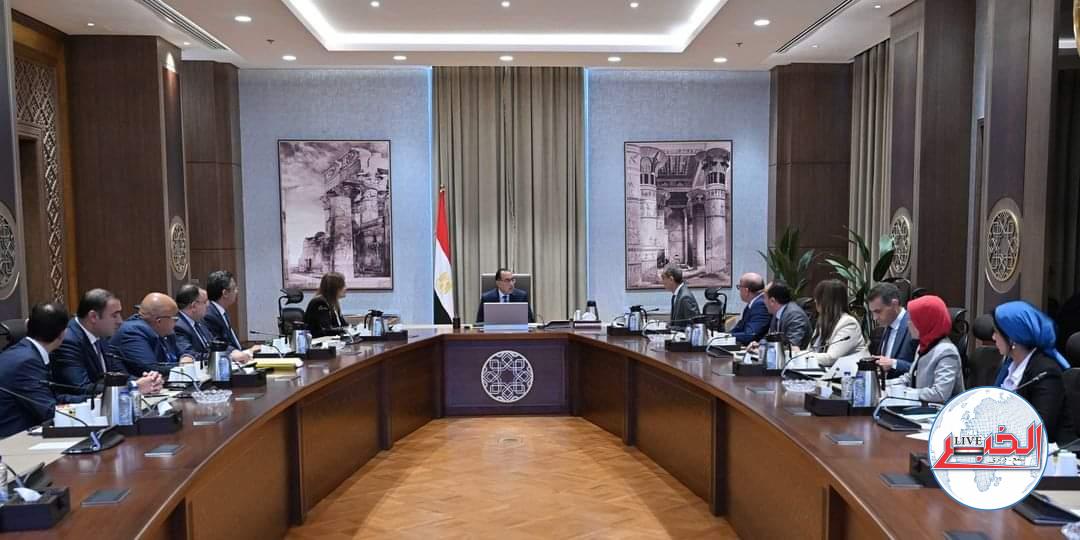 رئيس الوزراء يتابع موقف إجراءات فض التشابكات المالية بين بنك الاستثمار القومي وهيئة البريد