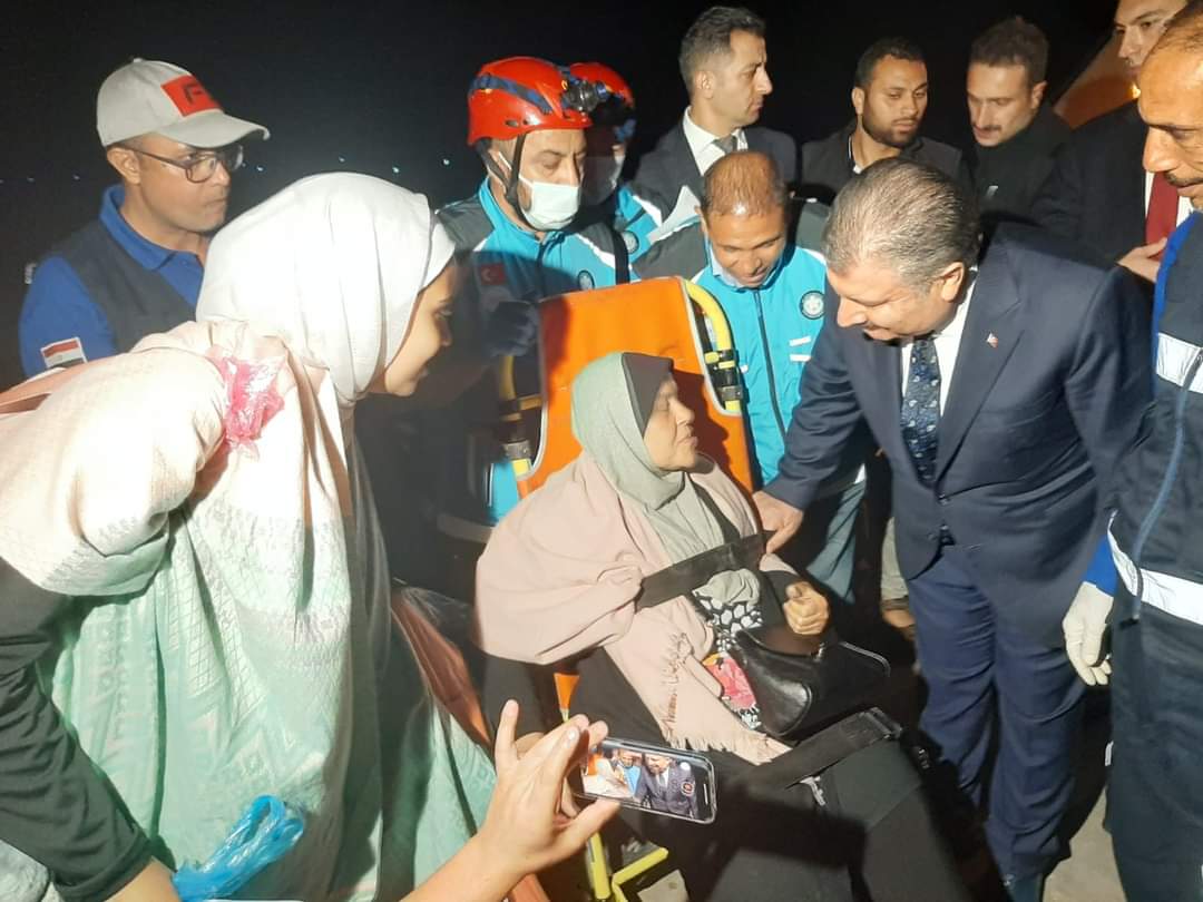 نقل 25 فلسطينيا مريضا بالسرطان للعلاج في تركيا عبر مطار العريش الدولى