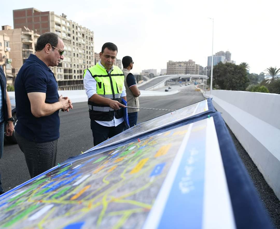 الرئيس يتفقد أعمال تطوير طرق ومحاور القاهرة الكبرى بكورنيش النيل  