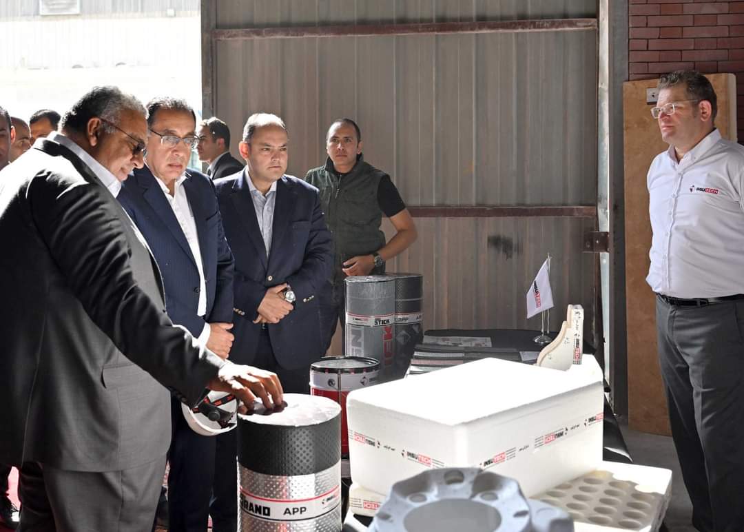 رئيس الوزراء يتفقد مصنع الشركة الدولية لتكنولوجيا العزل "انسوتك"