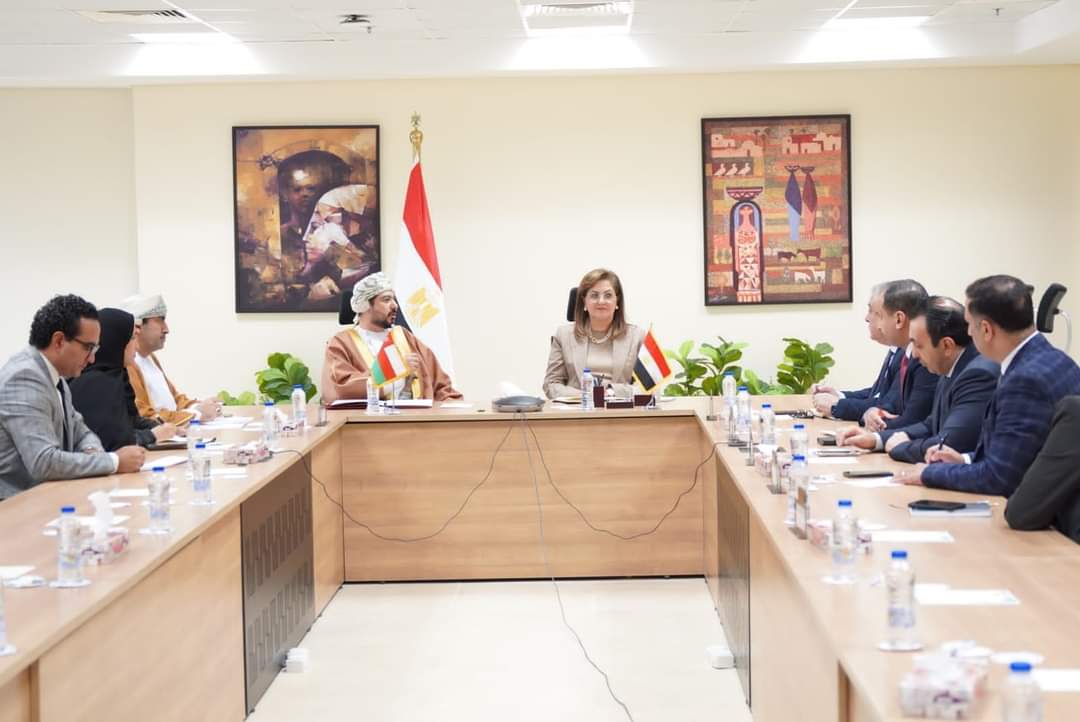 السعيد تبحث مع وزير التجارة والصناعة العمانى تعزيز سبل التعاون 