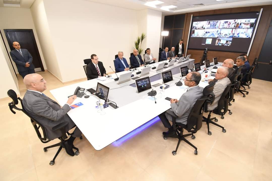 وزير الإسكان يترأس اجتماع لجنة إدارة الأزمات لمواجهة مخاطر الأمطار والسيول