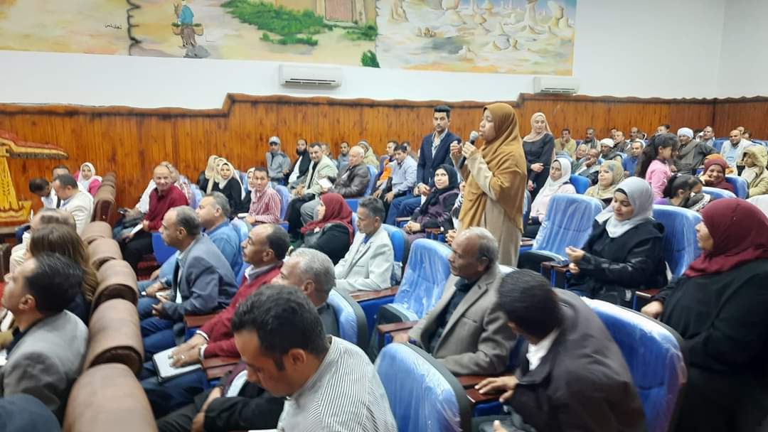 مستشار رئيس الجمهورية ومحافظ الوادي الجديد يلتقيان أهالي الفرافرة