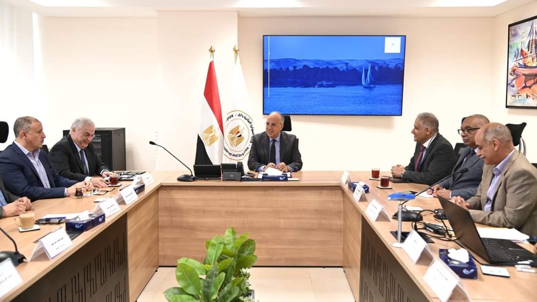 وزير الرى يتابع إجراءات تطوير عمليات قياس تصرفات ومناسيب المياه بالترع والمصارف
