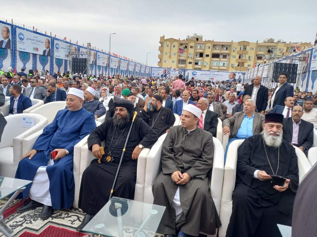 كبار القبائل والعائلات ورجال الأزهر والكنيسة فى مؤتمر دعم السيسى