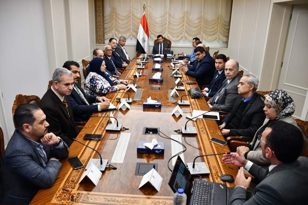 أشرف صبحى : تأمين طبى على الرياضيين