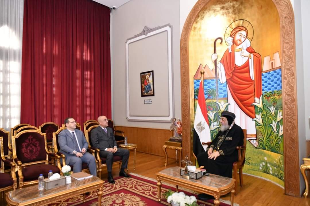 وزير الإسكان تابع مع البابا تواضروس موقف تنفيذ الكنائس بالمدن الجديدة