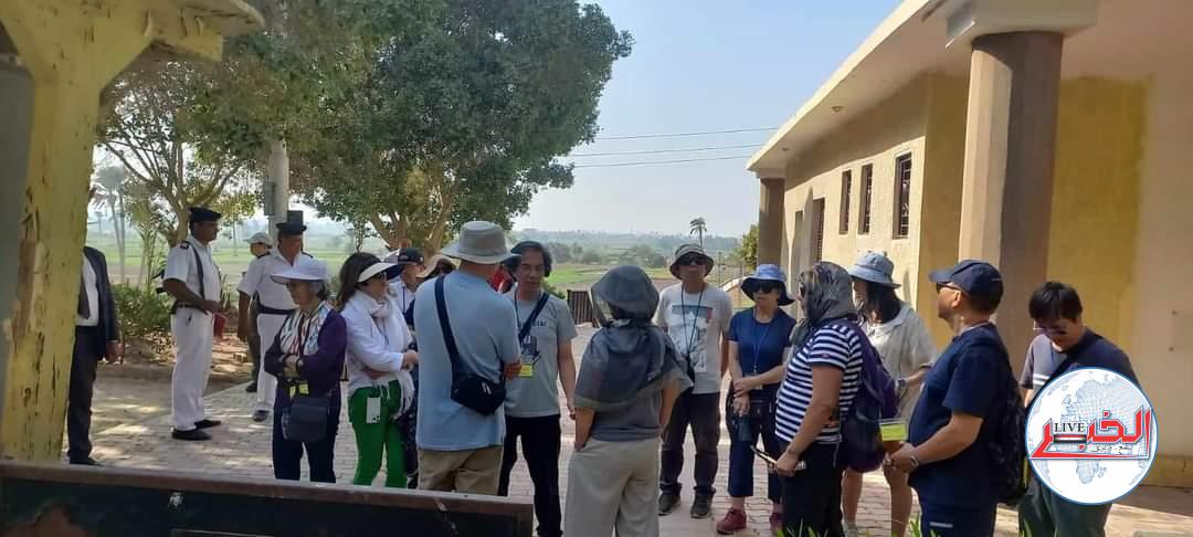 السياح الطليان والتايوان.. استمتعوا بالمناطق الأثرية بالمنيا