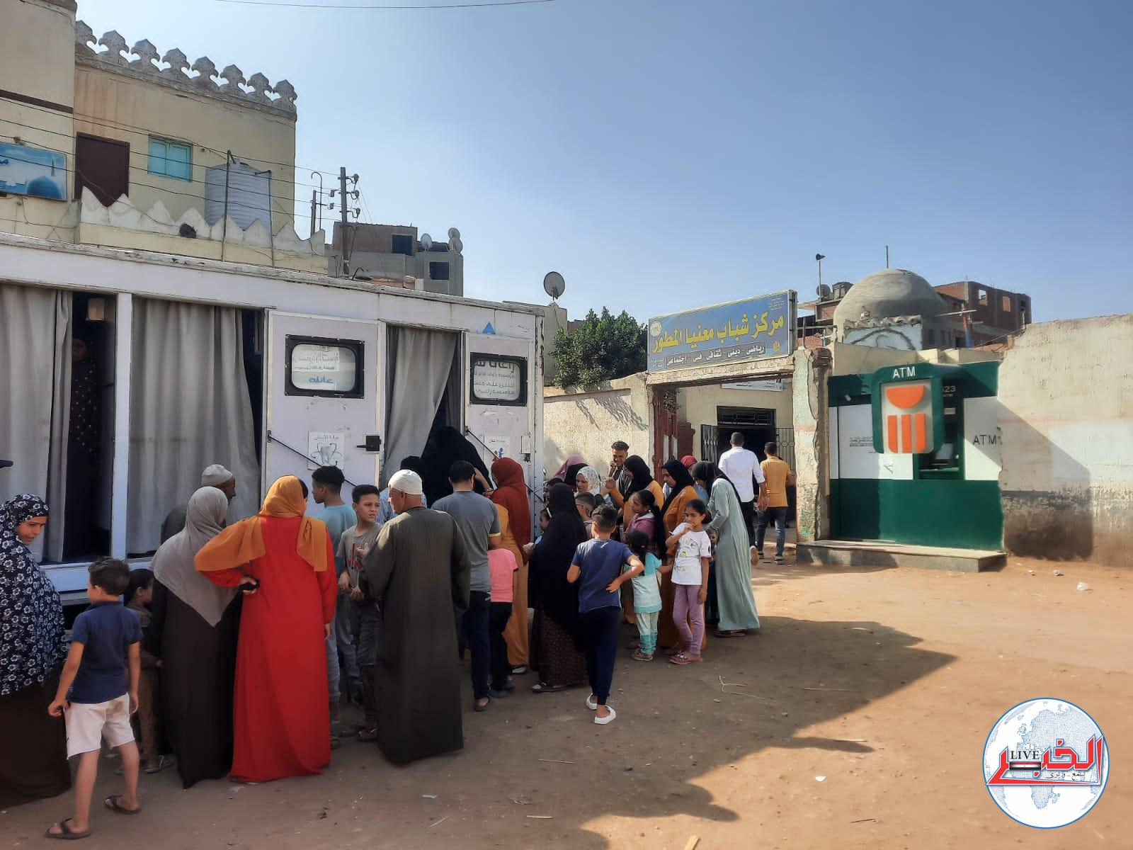 القافلة الطبية عالجت 300 مواطن بقرية معنيا بإيتاى البارود