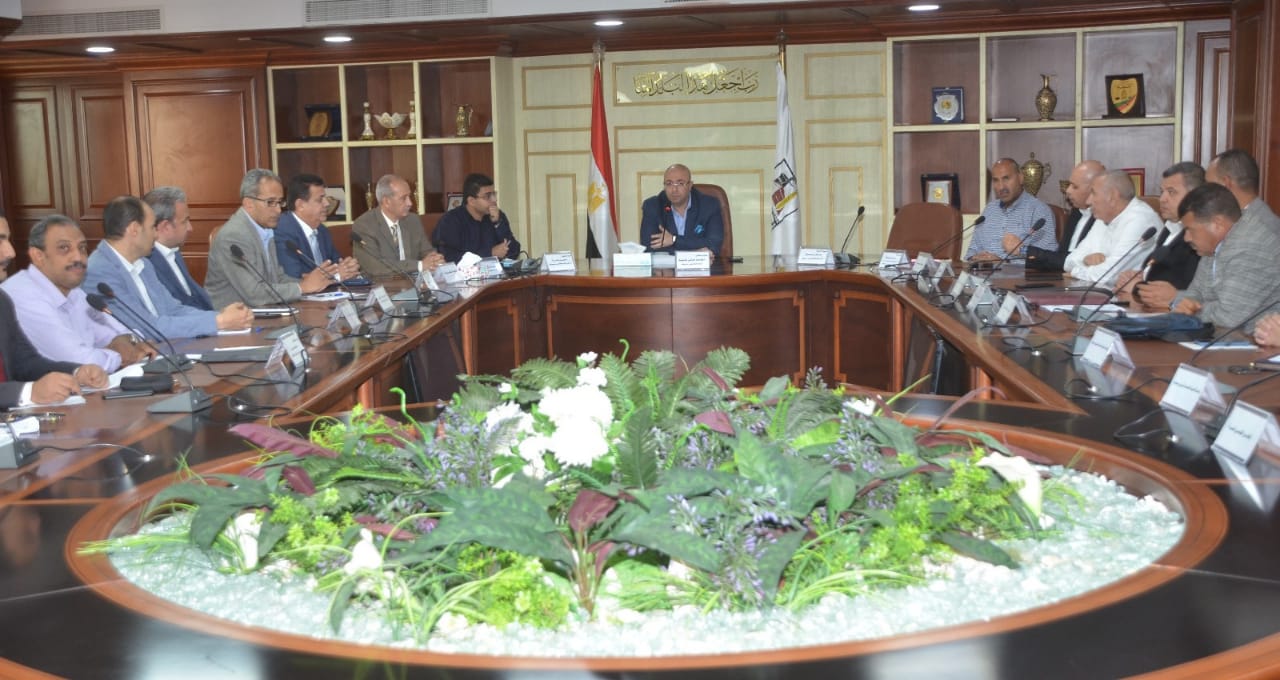 محافظ بنى سويف يترأس المجلس الإستشارى الإقتصادى.. ويوجه بجاهزية كافة المصانع للإشتراك فى المعرض الأفريقى للتجارة