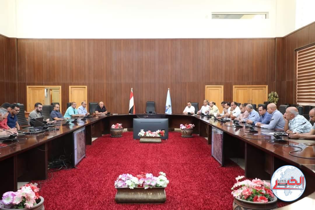 قطار سريع من محافظة قنا حتي مدينة الغردقة