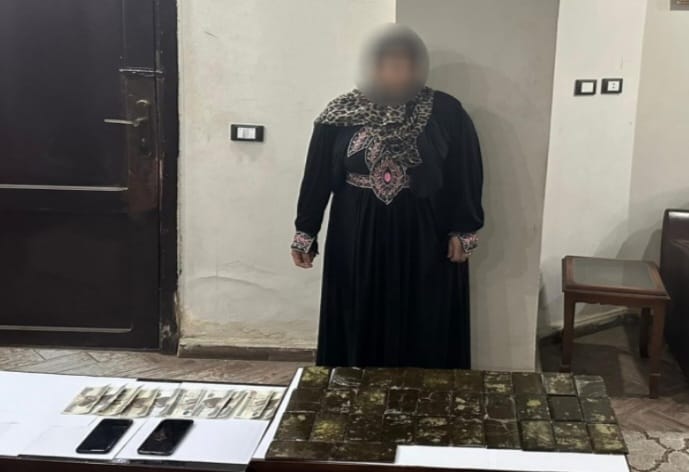 ضبط 4 عناصر إجرامية بمخدرات وأسلحة نارية 