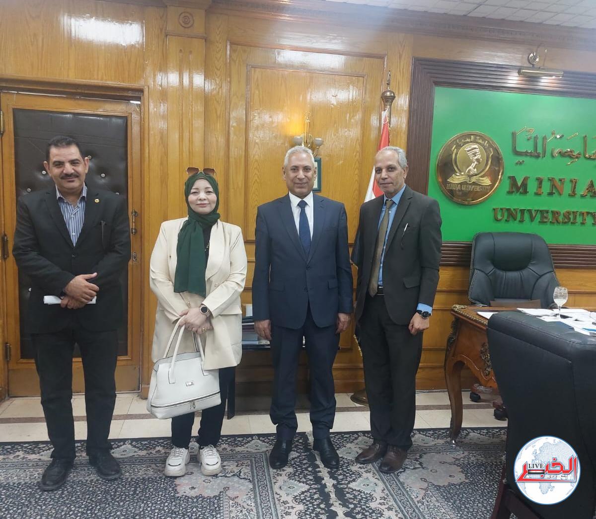 رئيس جامعة المنيا يستقبل أعضاء اللجنة النقابية للصحفيين بالمحافظة 