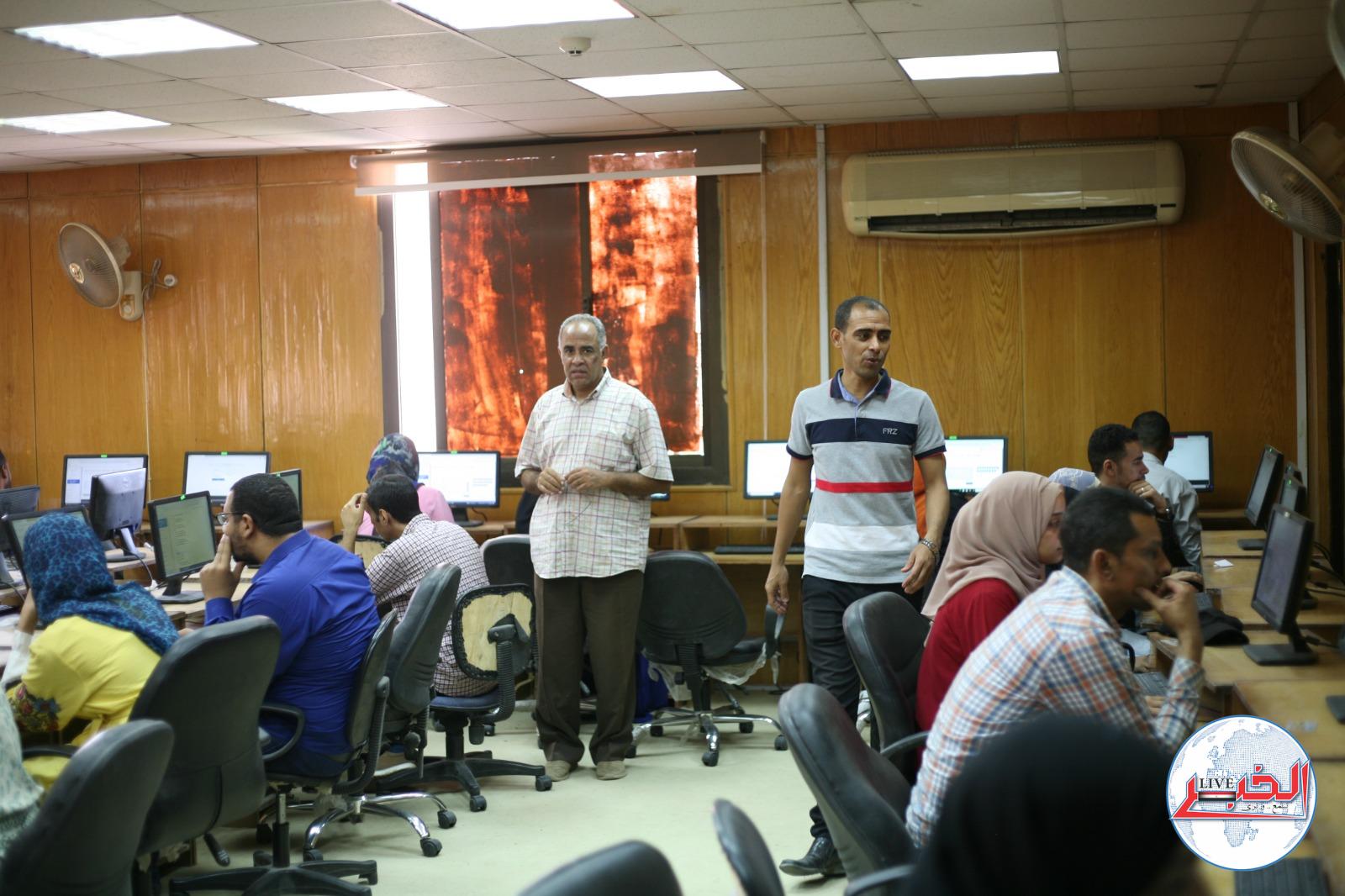 اختبار لـ 124 باحثاً بمركز التحول الرقمى بجامعة جنوب الوادى 