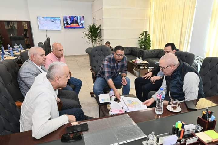 وزير الإسكان يطمئن على معدلات إنجاز المشروعات الجارى تنفيذها بالعلمين الجديدة