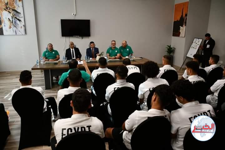 وزير الرياضة يزور لاعبى المنتخب الأولمبى لكرة القدم