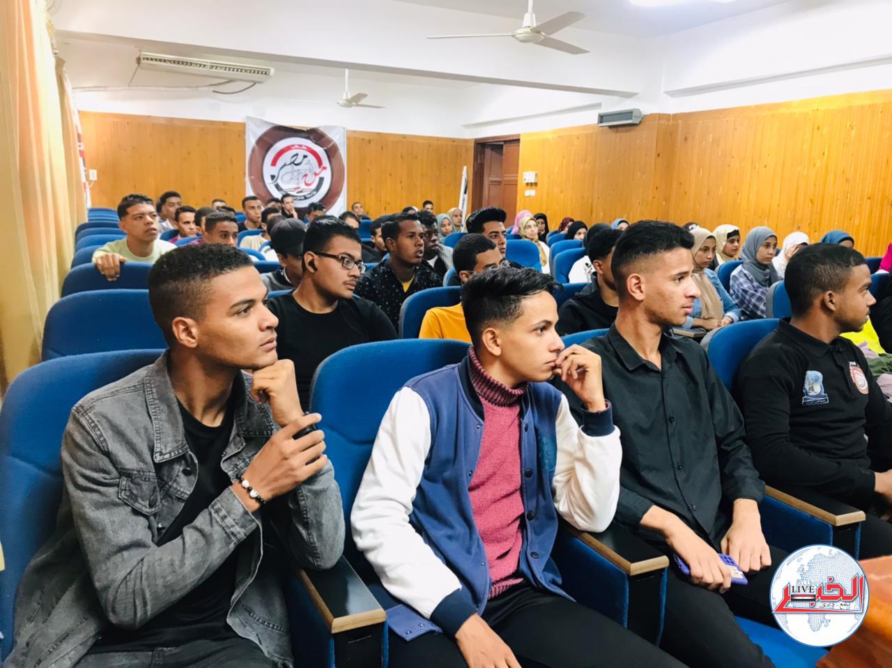 "لاستخدامها مع الصم بالمحاكم".. تدريب طلاب حقوق جنوب الوادى على تعلم لغة الإشارة