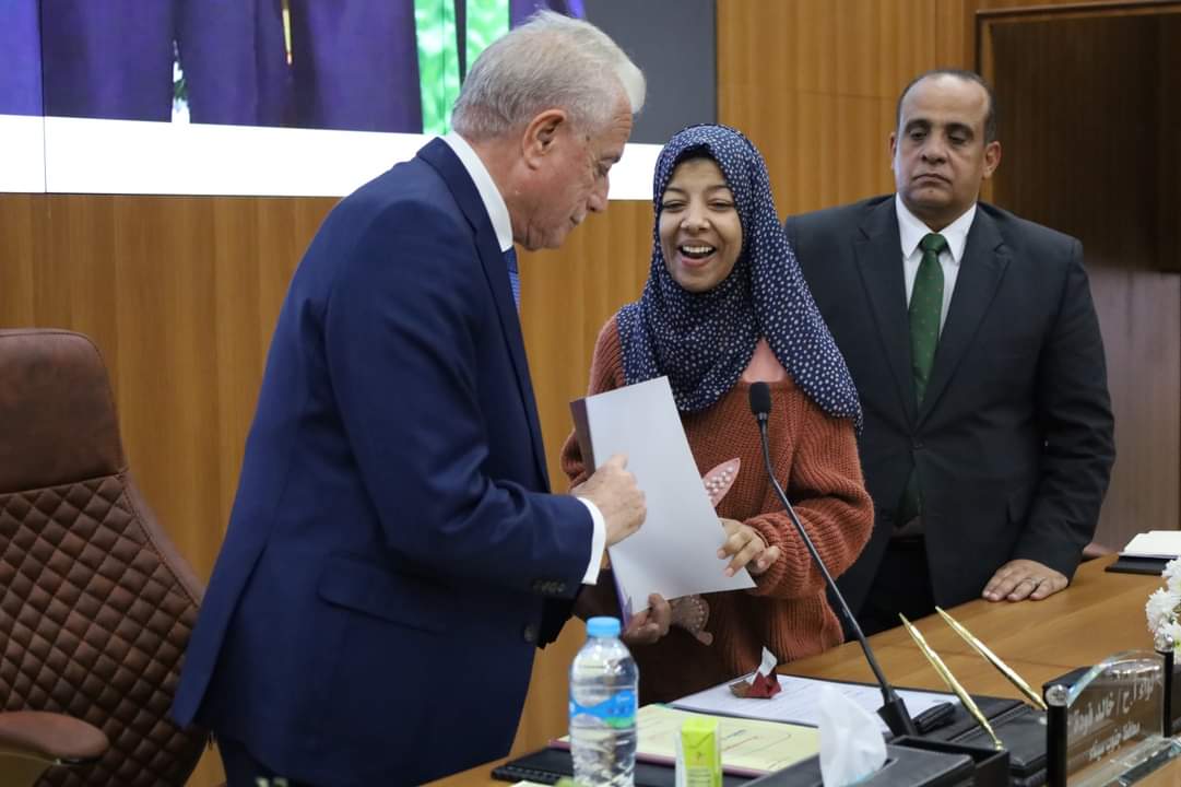 محافظ جنوب سيناء يكرم أية صفوت محروس..فارسة الإرادة  