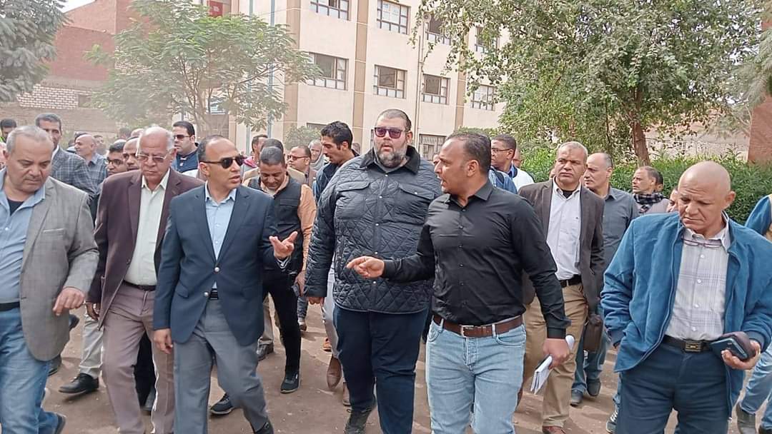 نائب محافظ المنيا يتفقد قرى مركز بنى مزار للوقوف على مطالب الأهالى