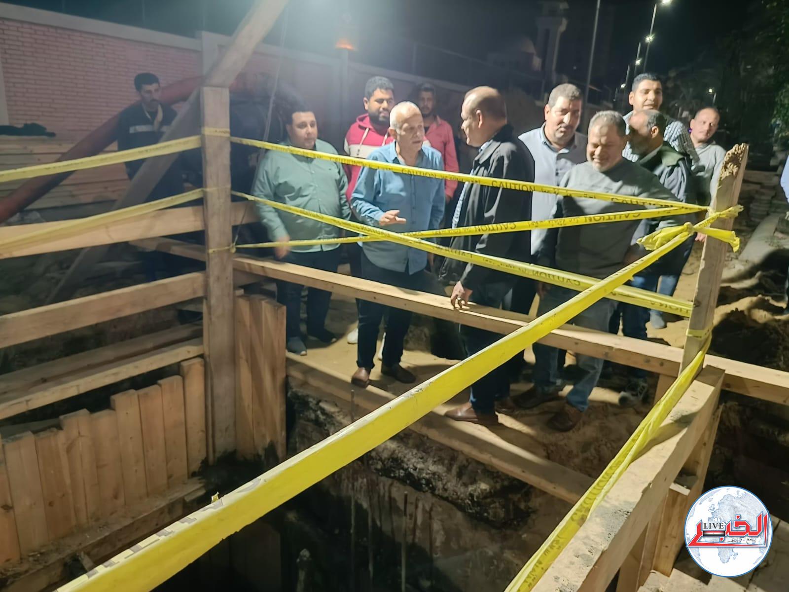 رئيس شركة مياة الشرب بـ " البحيرة " يتابع أعمال إصلاح خط انحدار رشيد