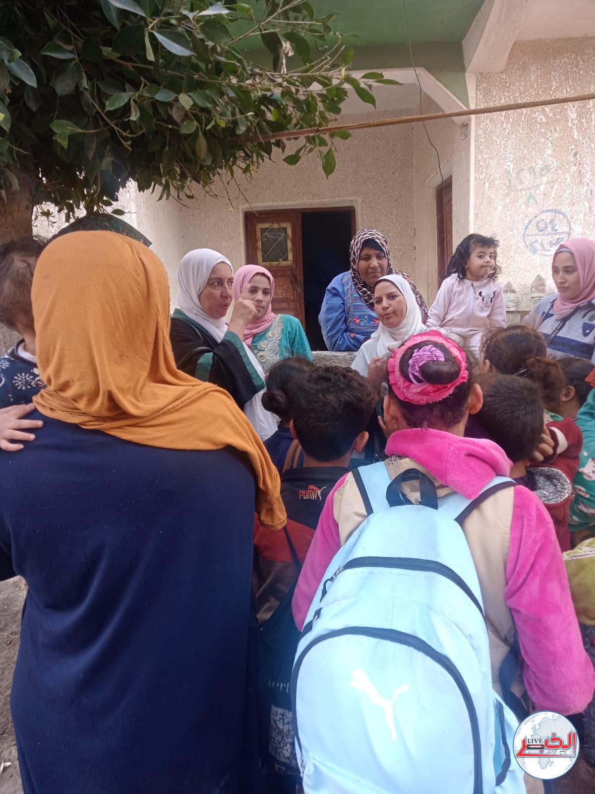 قومى المرأة بـ" البحيرة" يواصل فاعليات حملة طرق الأبواب