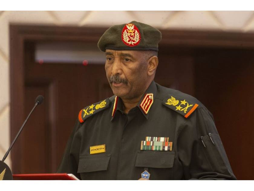 البرهان ينهي تكليف خمسة وزارء في السودان .. ويعين بديلاً منهم - الخبر لايف