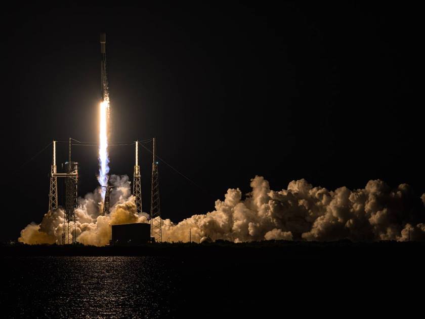 سبيس إكس الأمريكية .. تطلق 23 قمرا صناعيا جديدا إلى الفضاء - الخبر لايف
