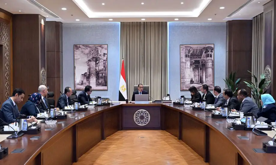 رئيس الوزراء: توجيهات رئاسية .. بزيادة الاهتمام بالمنظومة الصحية