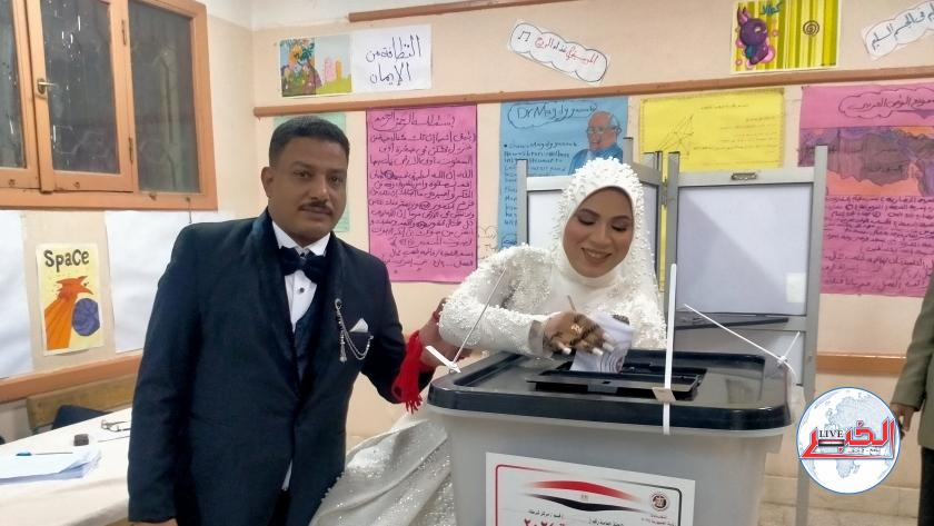 الانتخابات الرئاسية 2024.. عروسان يدليان بصوتيهما بلجنة انتخابية في الأقصر