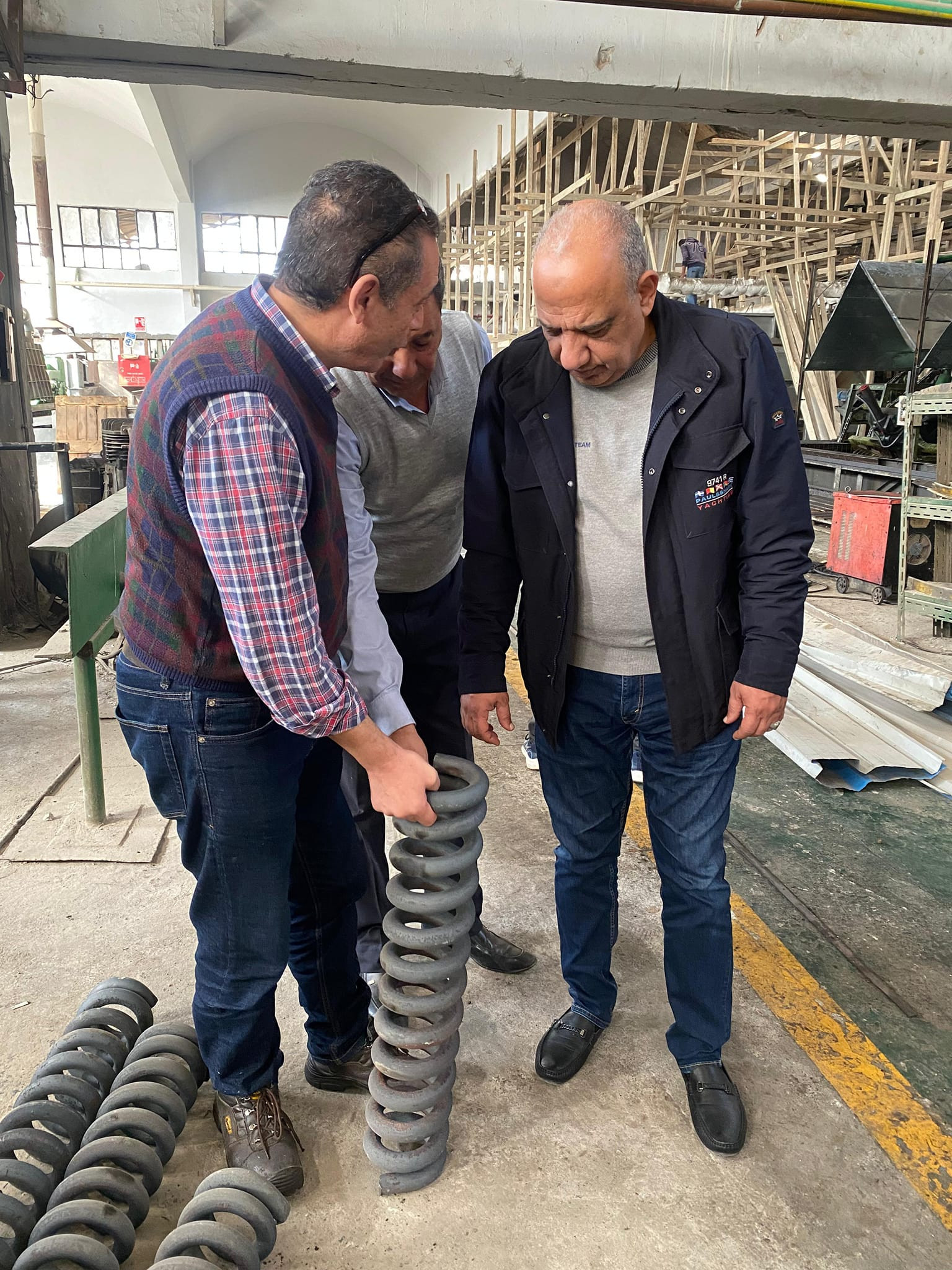 وزير قطاع الأعمال العام .. يتفقد مصانع شركة «اليايات» ومهمات وسائل النقل